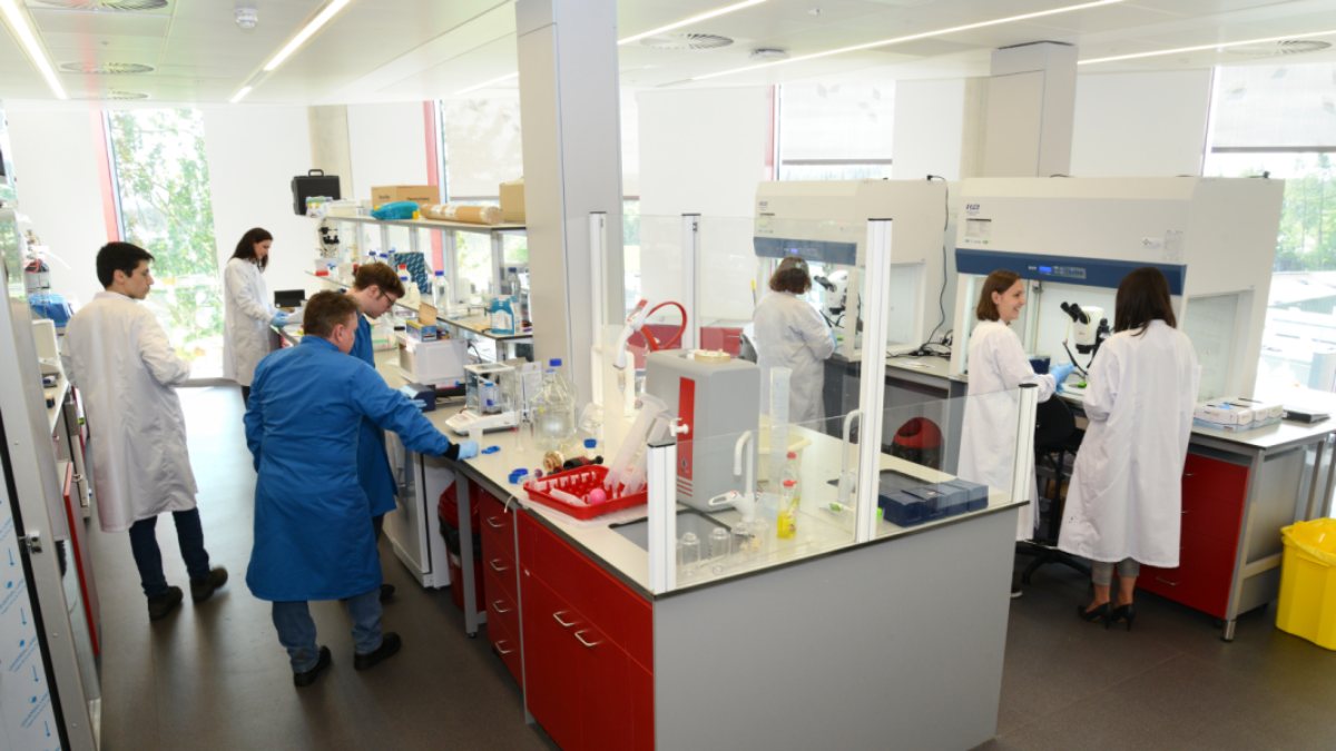 Wider lab Roslin Tech