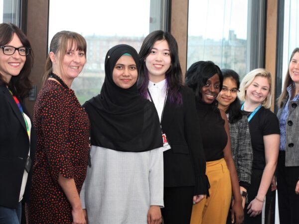 21 DISC02 ppp Students change agents web 2022